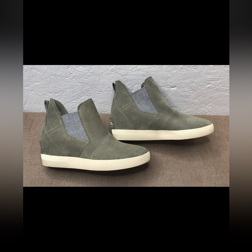 Sorel Out N About Slip-On Wedge Women's Chelsea Boots Stone Green Suede Size 7.5